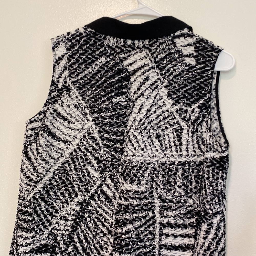 Renuar Mid Button Down Light Weight Sleeveless Tu… - image 6